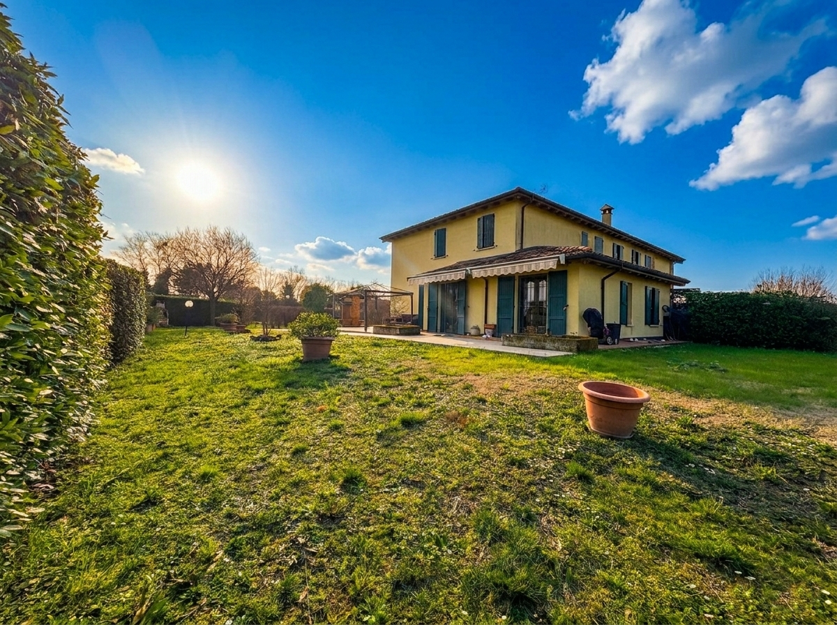Porzione di casa 700 mq giardino ponte rizzoli